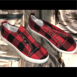 New buffalo plaid slide on shoes